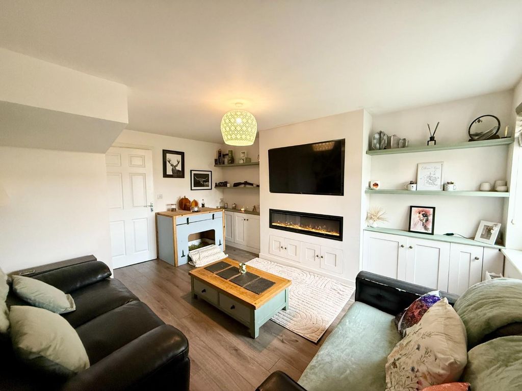 Property photo 2 of 16 Living Room