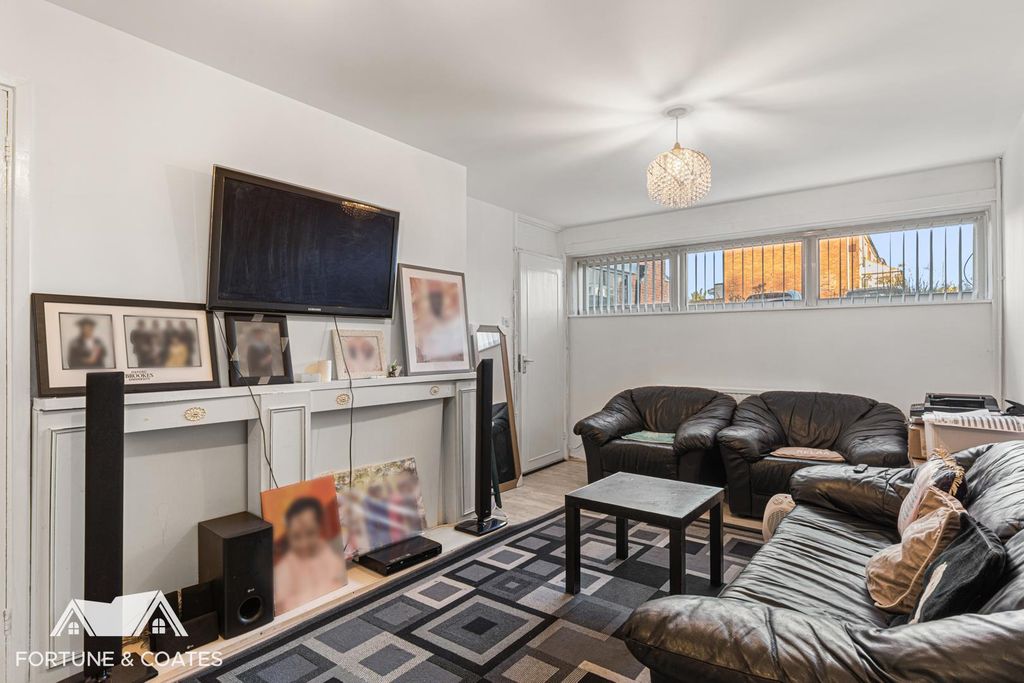 Property photo 3 of 17 Hookfield_5.Jpg