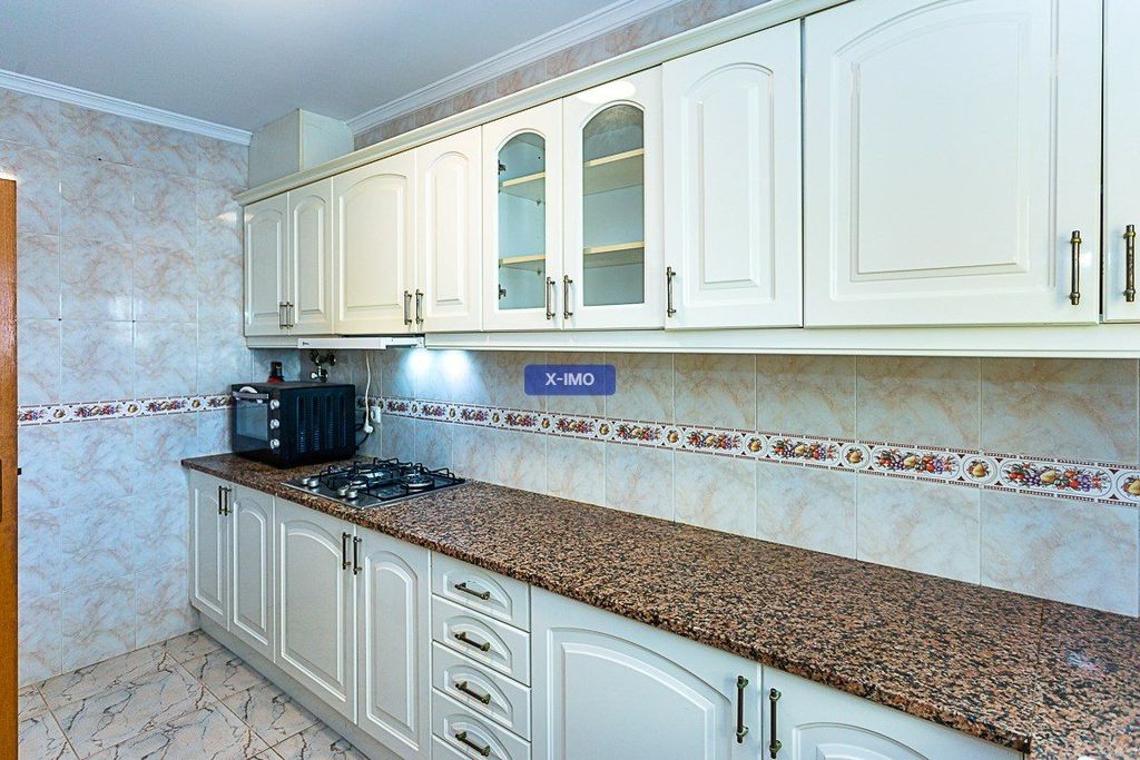 Property photo 3 of 35