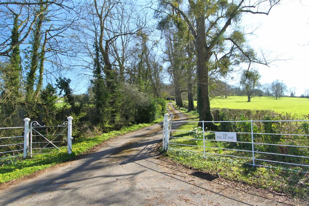 Property photo 3 of 11