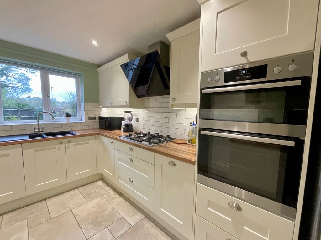 Property photo 3 of 41 4689945