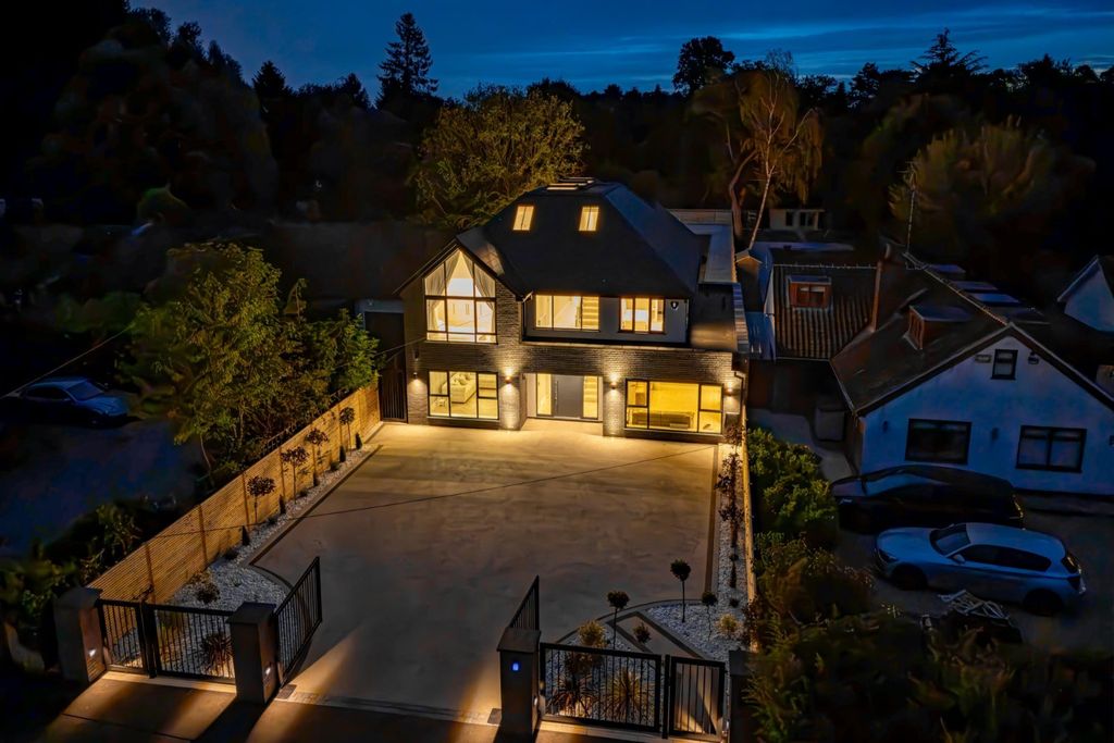 Property photo 2 of 21 Dusk