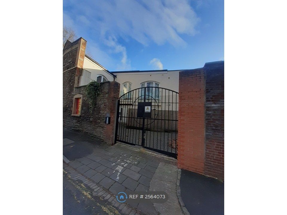 Property photo 2 of 12