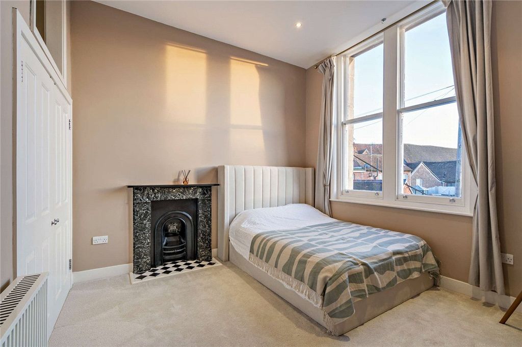 Property photo 2 of 19 Picture No. 27