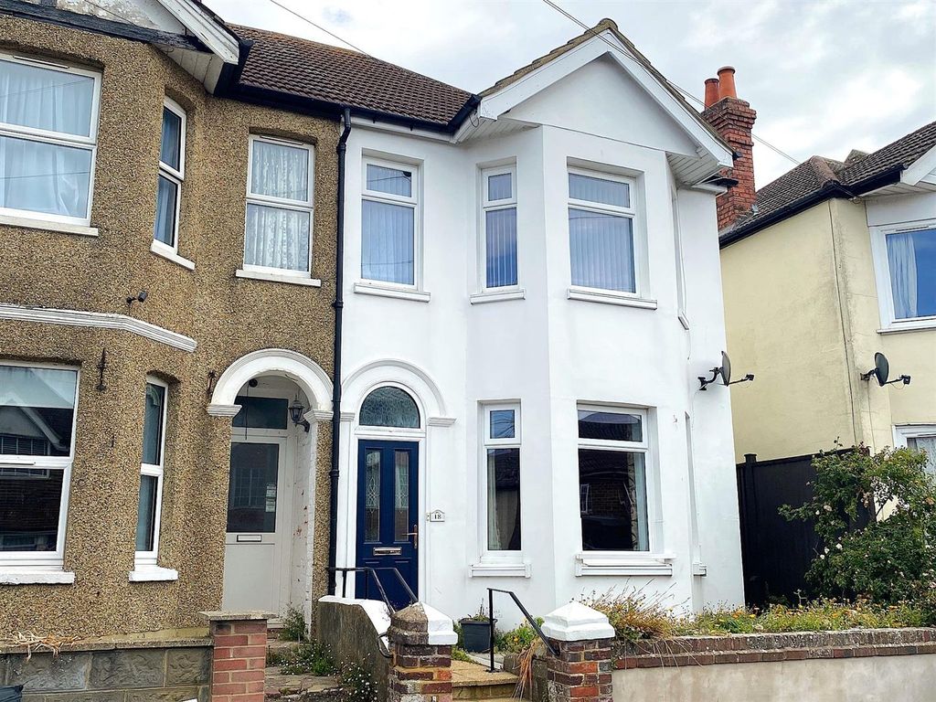 Property photo 1 of 12 18 Cambridge Rd - Front.Jpg