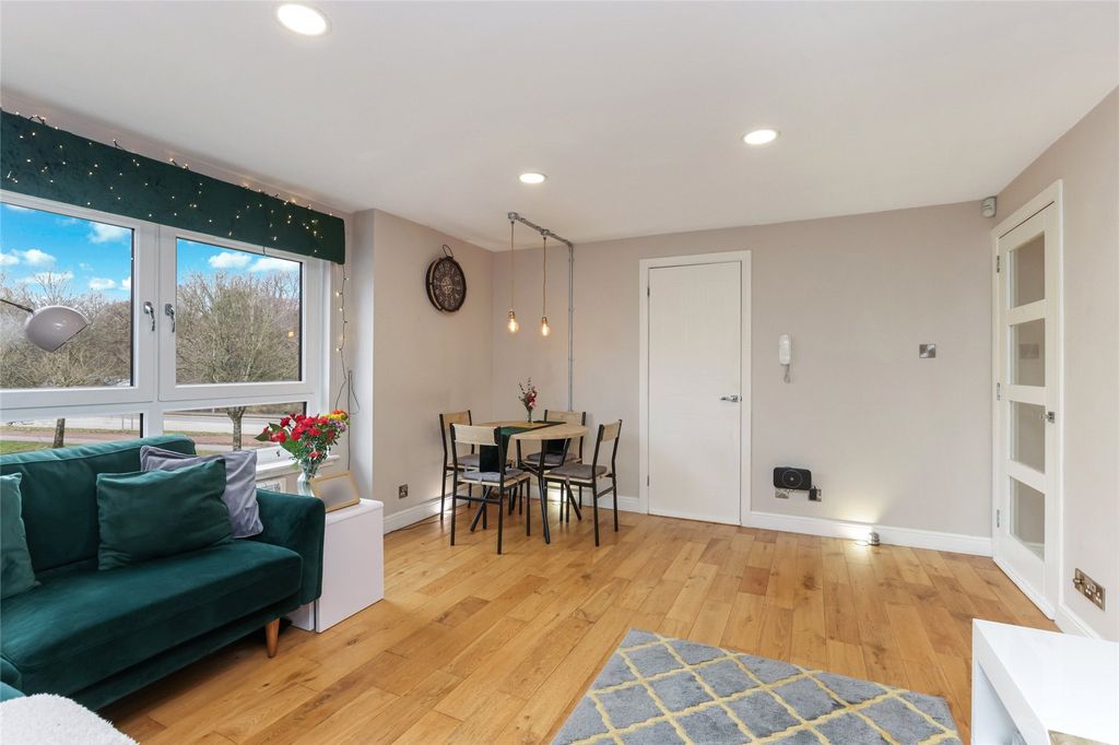 Property photo 3 of 16 Picture No. 11