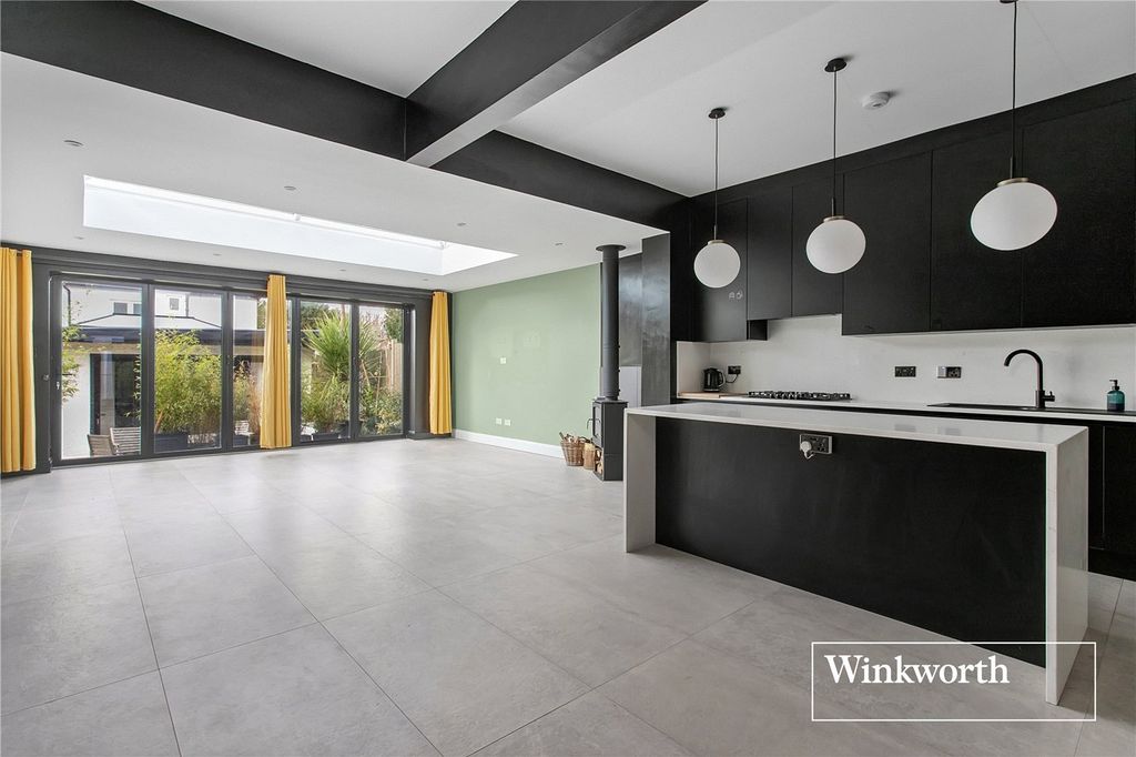 Property photo 3 of 30 Picture No. 13