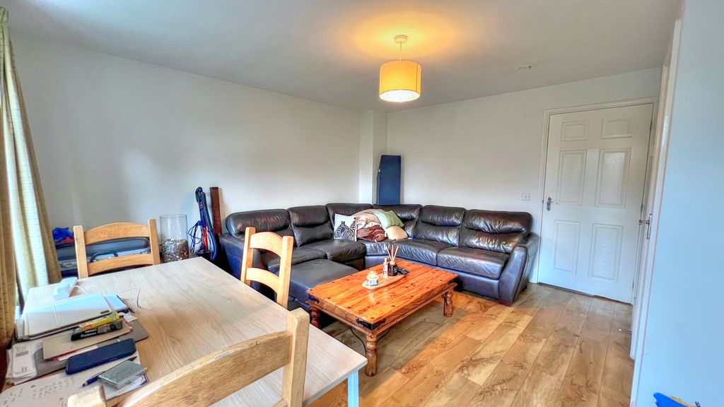 Property photo 3 of 17 Hobbs Square 2_Smooth 3