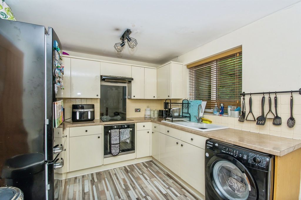 Property photo 2 of 14