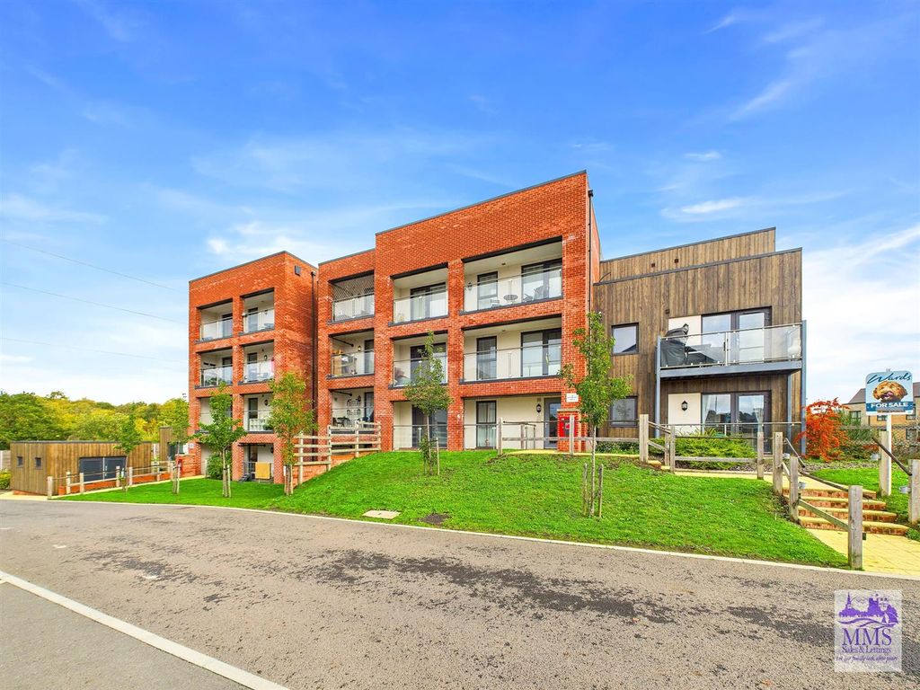 Property photo 1 of 16 Cam04098G0-Pr0122-Still018.Jpg