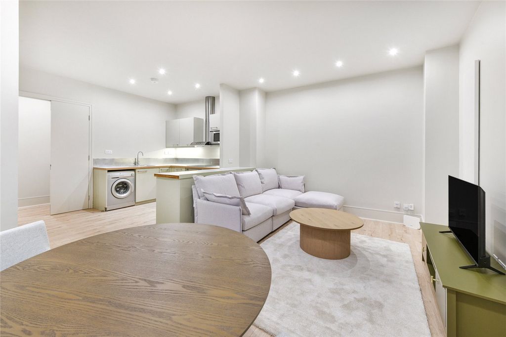 Property photo 3 of 17 Drury Lane