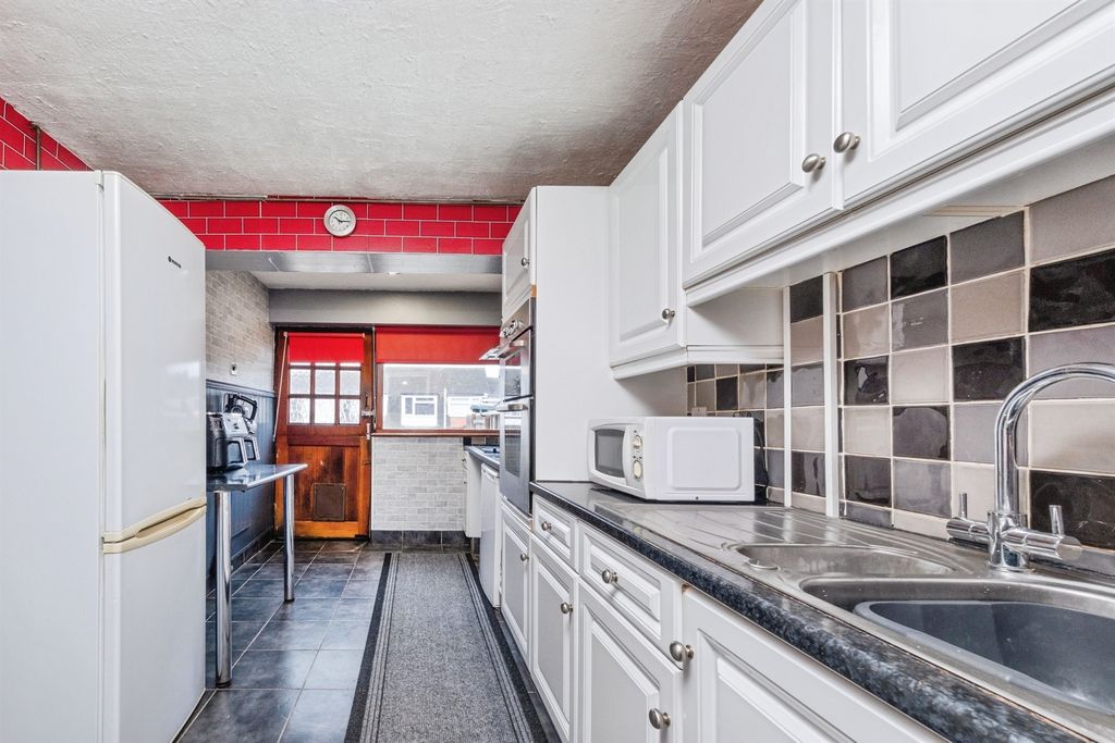 Property photo 3 of 18