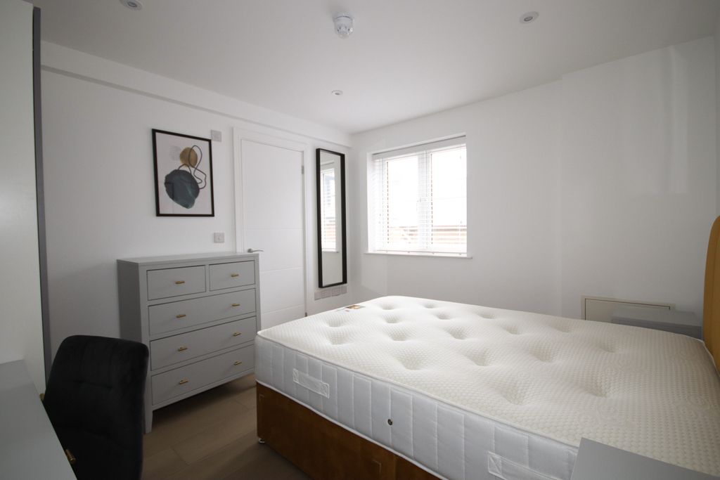 Property photo 2 of 4 Bedroom