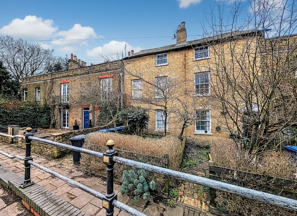 Property photo 1 of 9