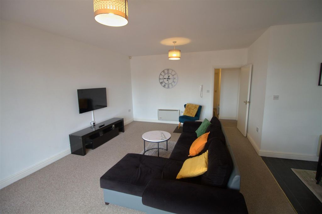 Property photo 3 of 10 Lounge..Jpg