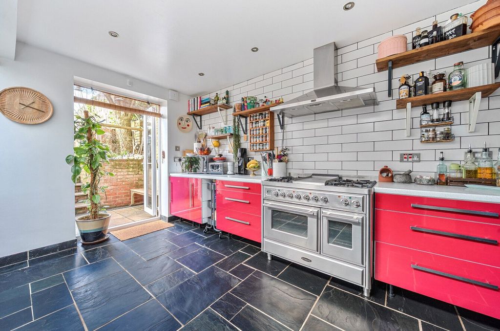 Property photo 3 of 14 Kitchen