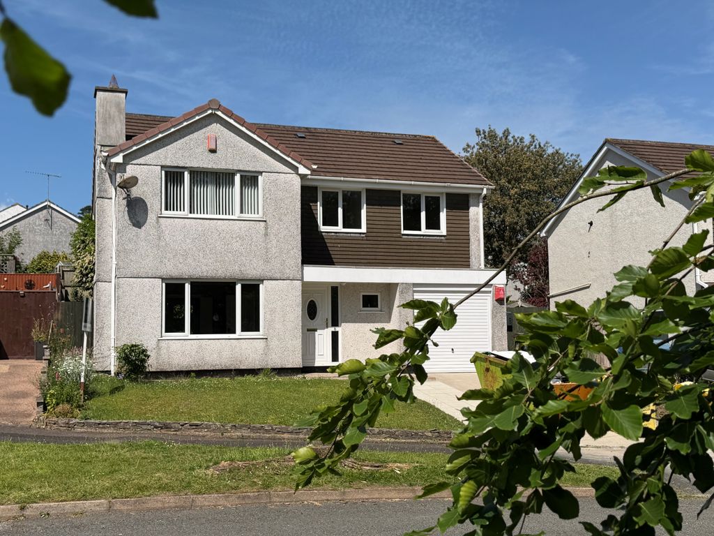 Property photo 1 of 18 Rivers Close - New Front