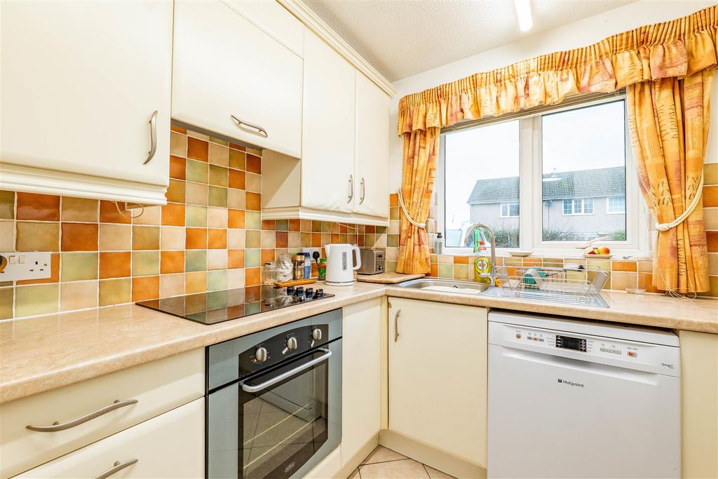 Property photo 3 of 14 Kitchen