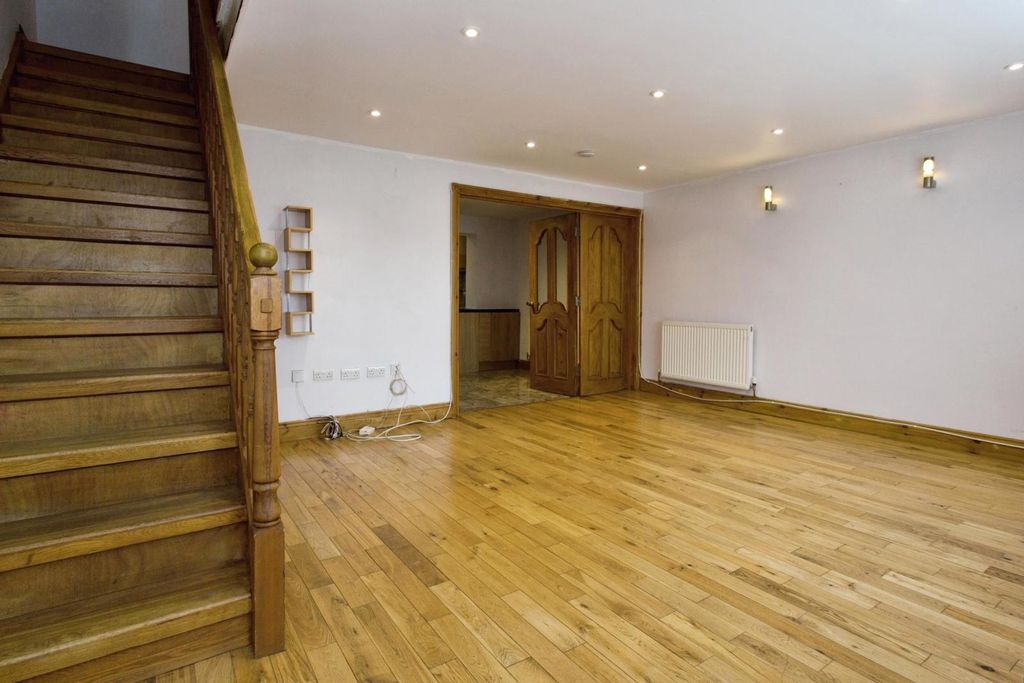 Property photo 3 of 22 Pbox-Img.Jpg