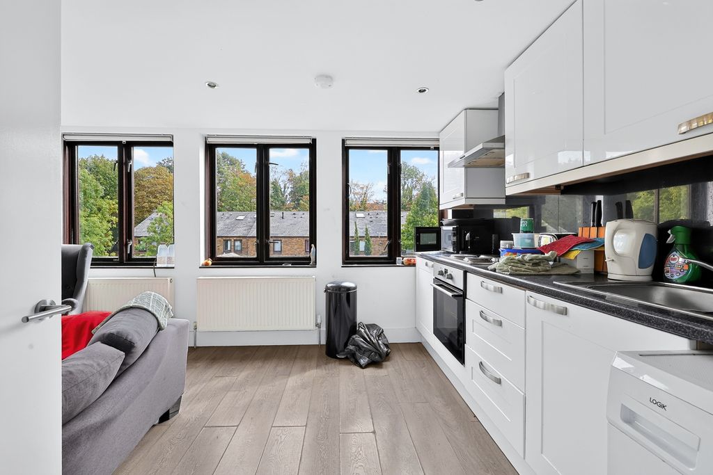 Property photo 3 of 26 Pbox-Img.Jpg