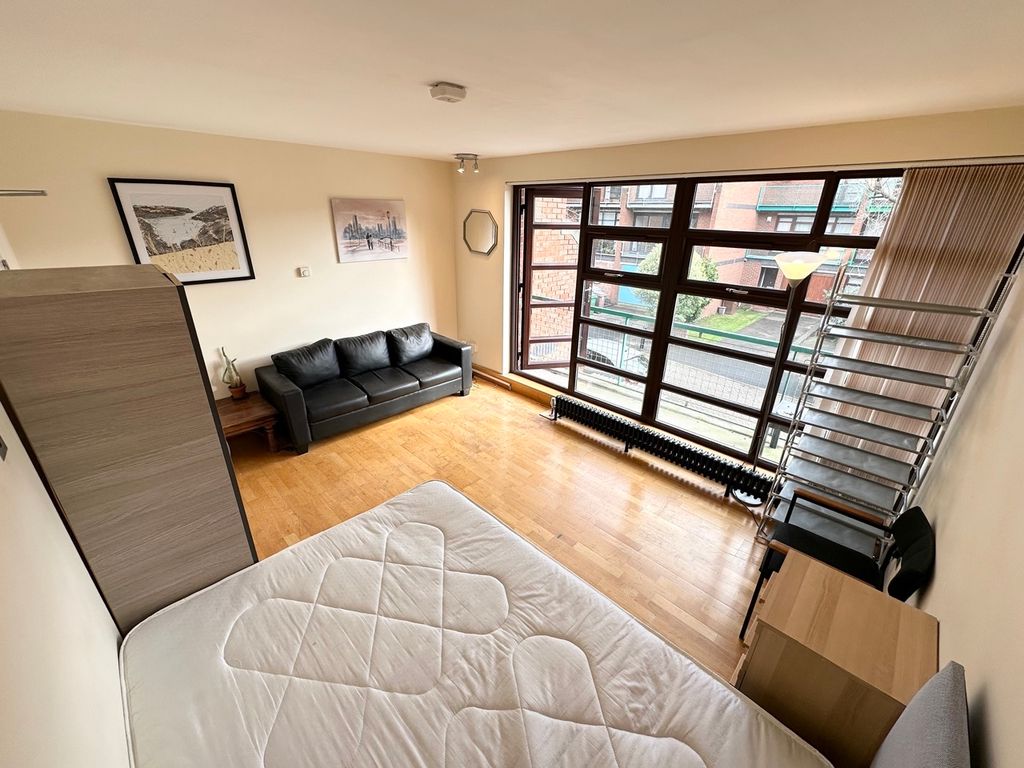 Property photo 1 of 17 Room D + Balcony