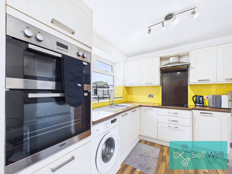 Property photo 3 of 20 Kitchen