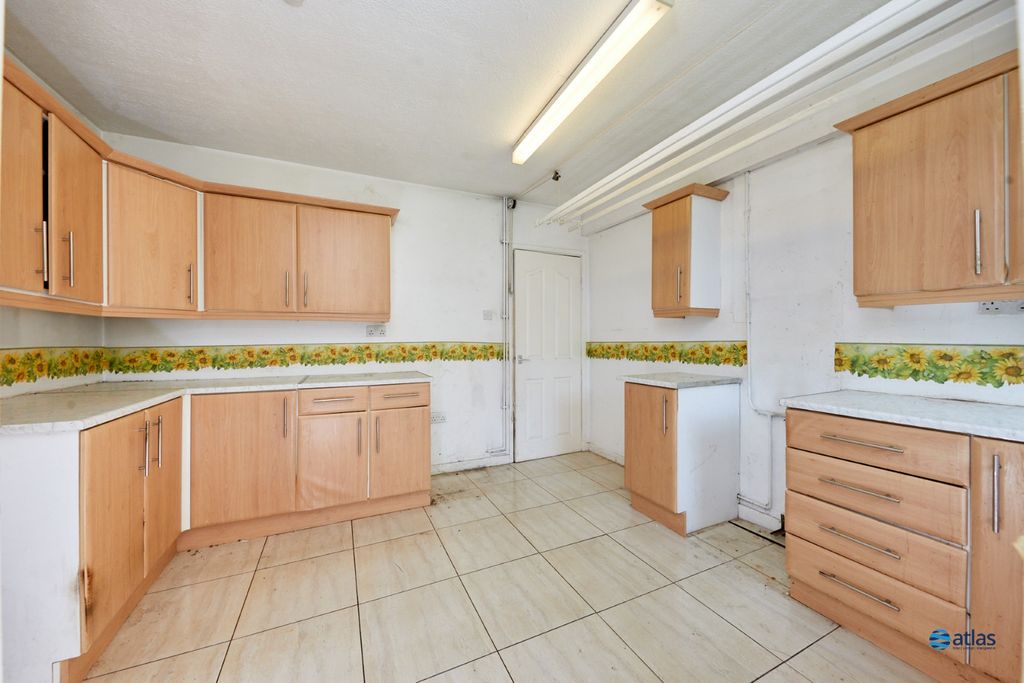 Property photo 2 of 15 Kitchen