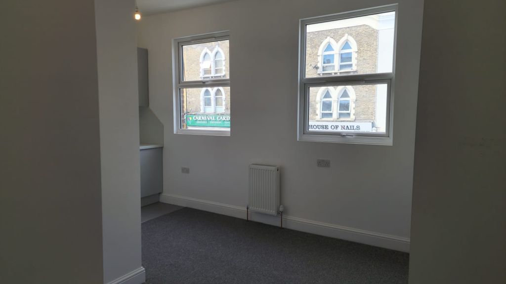 Property photo 1 of 9 Open Plan Bedroom/Living Area