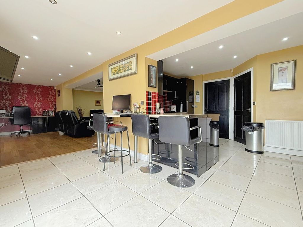 Additional image 8 of 5 bed detached house for saleSycamore Chase, Pudsey LS28