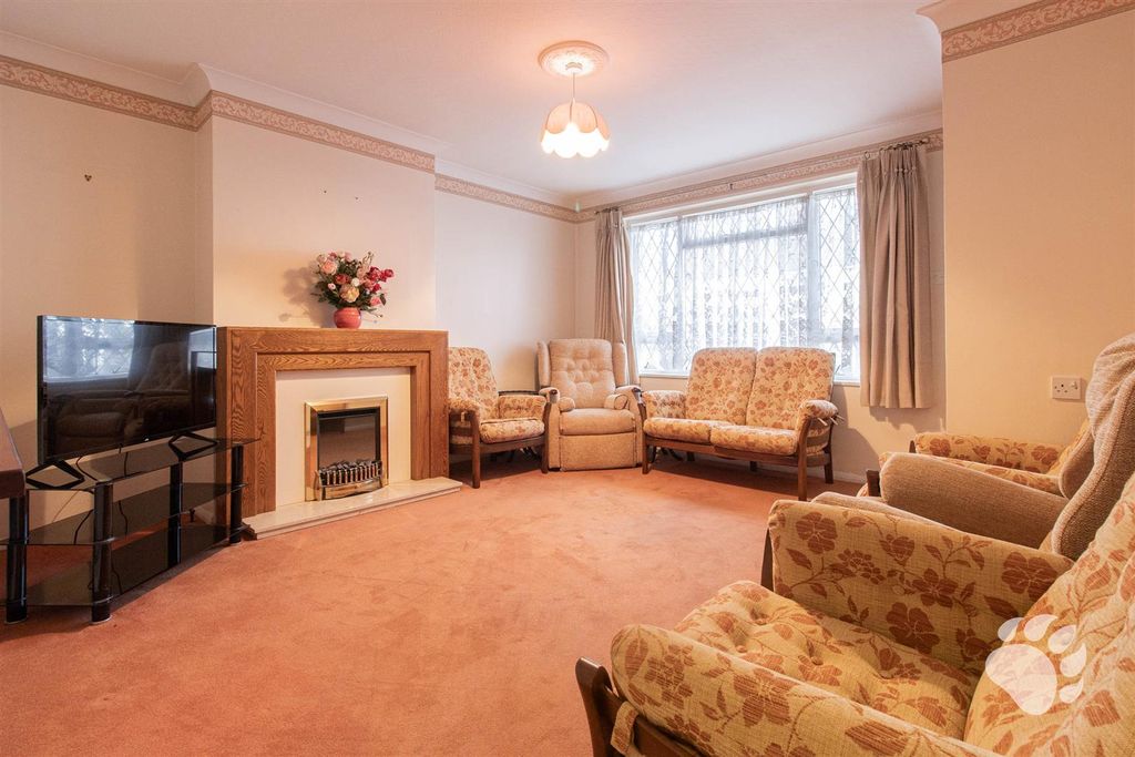 Property photo 3 of 22 Lounge