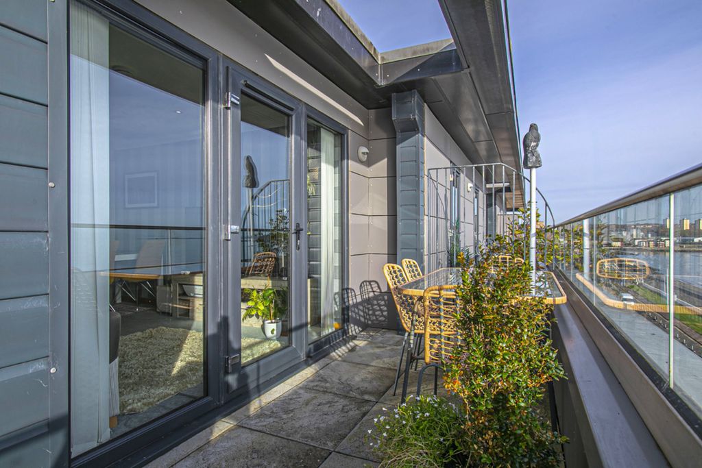 Property photo 3 of 35