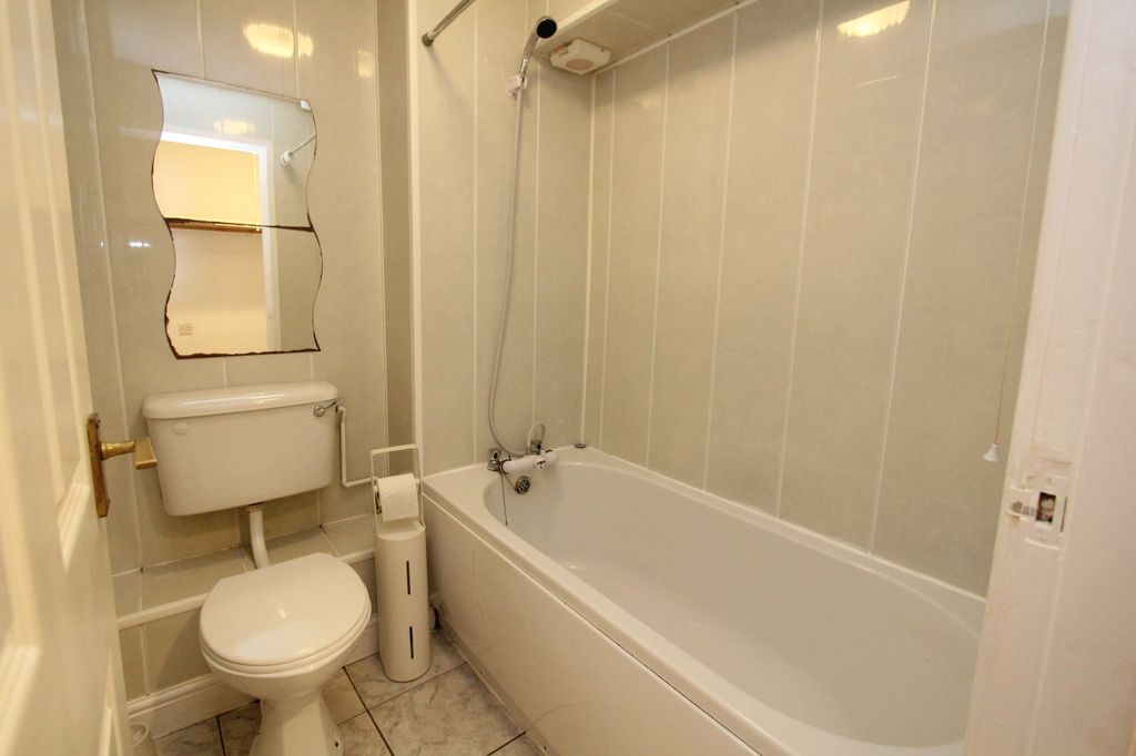 Property photo 1 of 7 Bathroom/WC/Shower