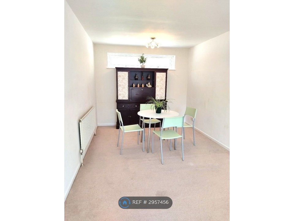 Property photo 3 of 6 7.9 m x 3.5 m Lounge Dining Area