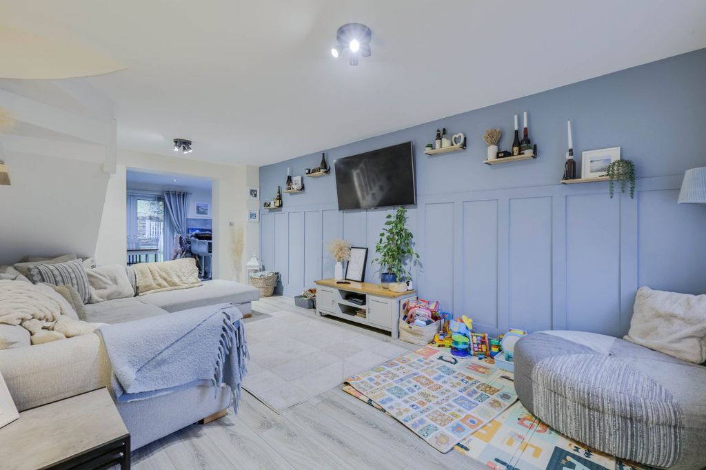 Property photo 2 of 15 Picture No. 13