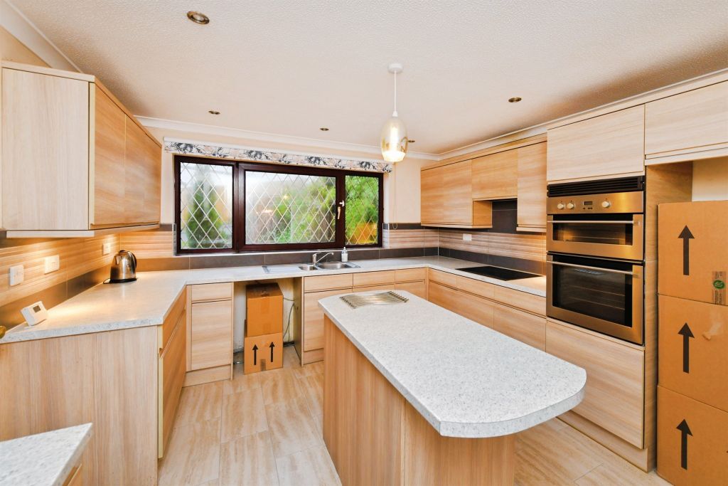 Property photo 2 of 20