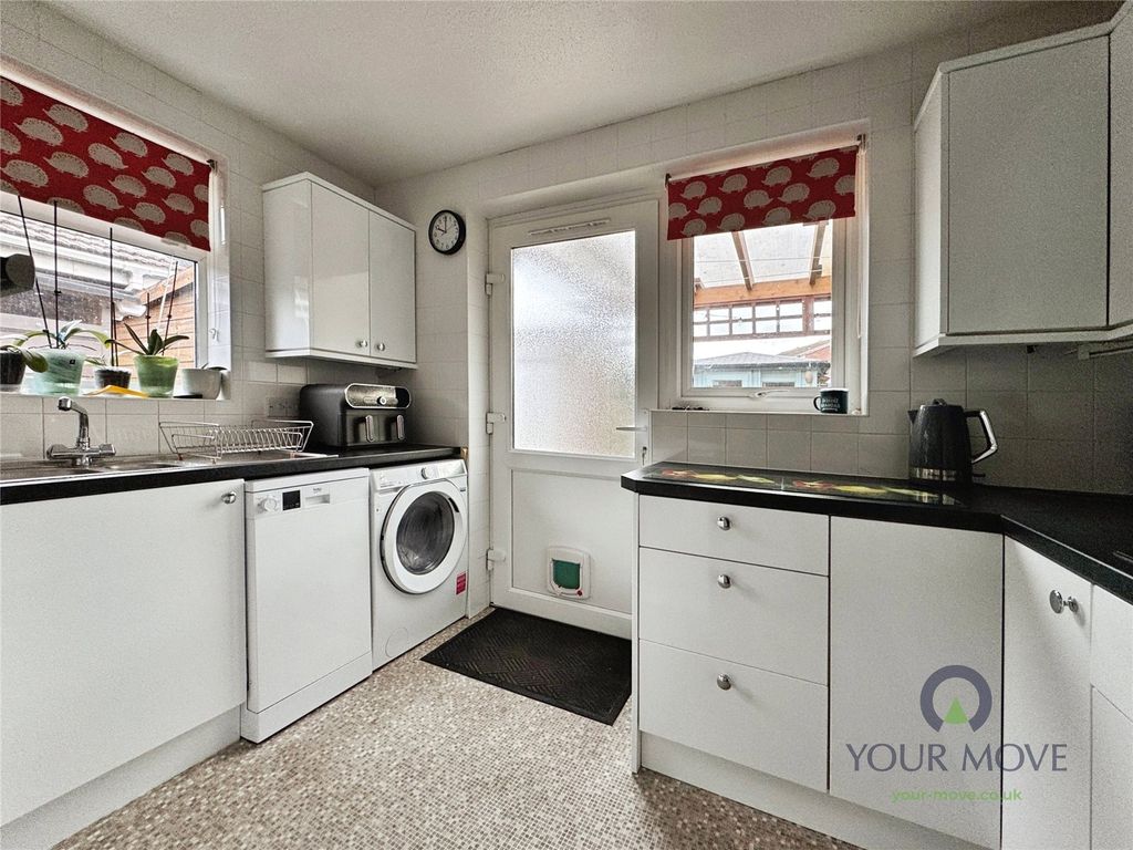 Property photo 2 of 21 Kitchen