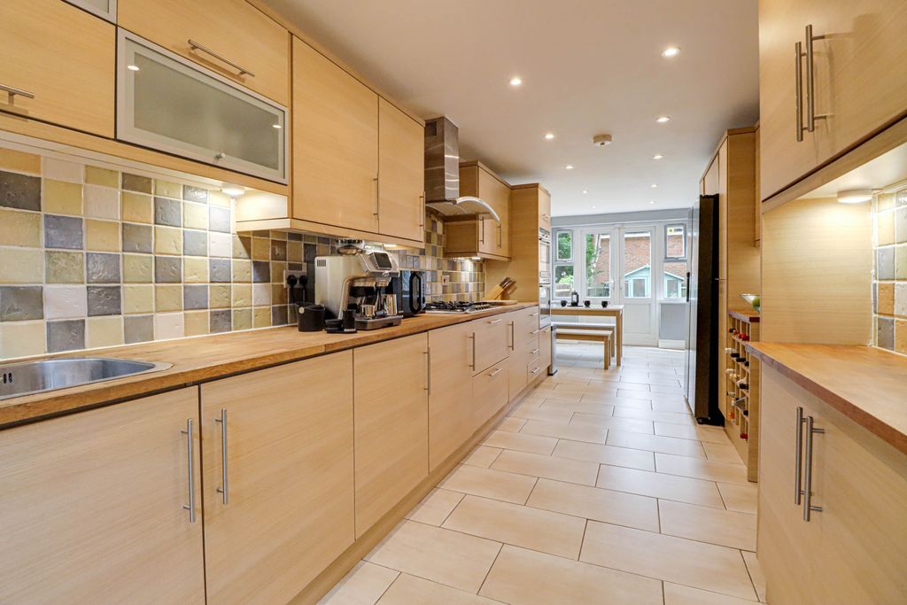 Property photo 3 of 20 Kitchen