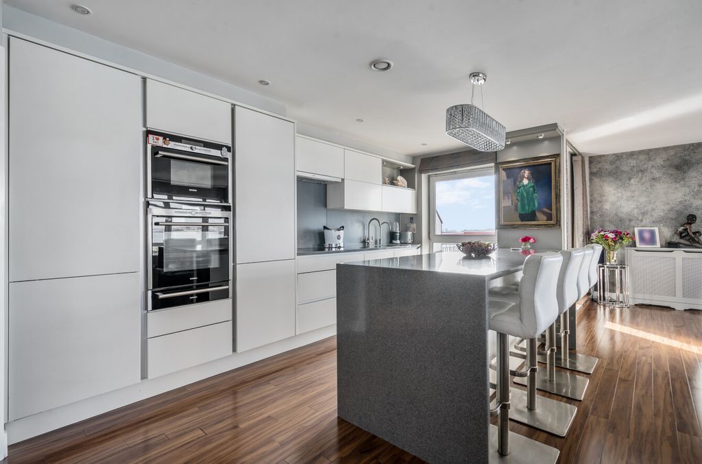 Property photo 2 of 14 1376459-13-6914c2...