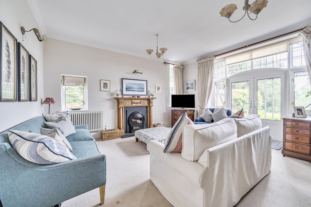 Property photo 2 of 11