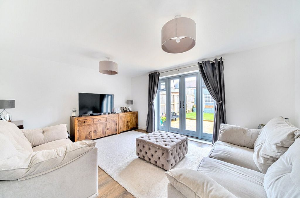 Property photo 2 of 12 Sitting Room