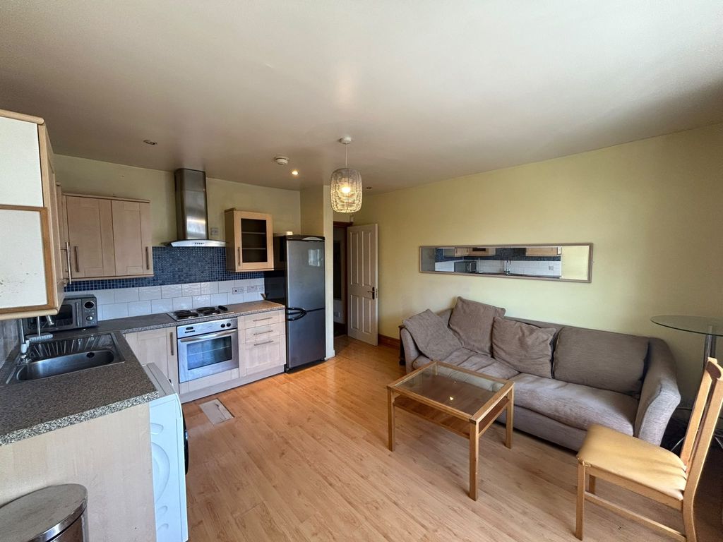 Property photo 1 of 5 1 Bed Flat To Rent Brixton Station Road, London Sw9