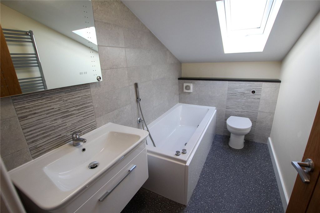 Property photo 3 of 16 Family Bathroom.