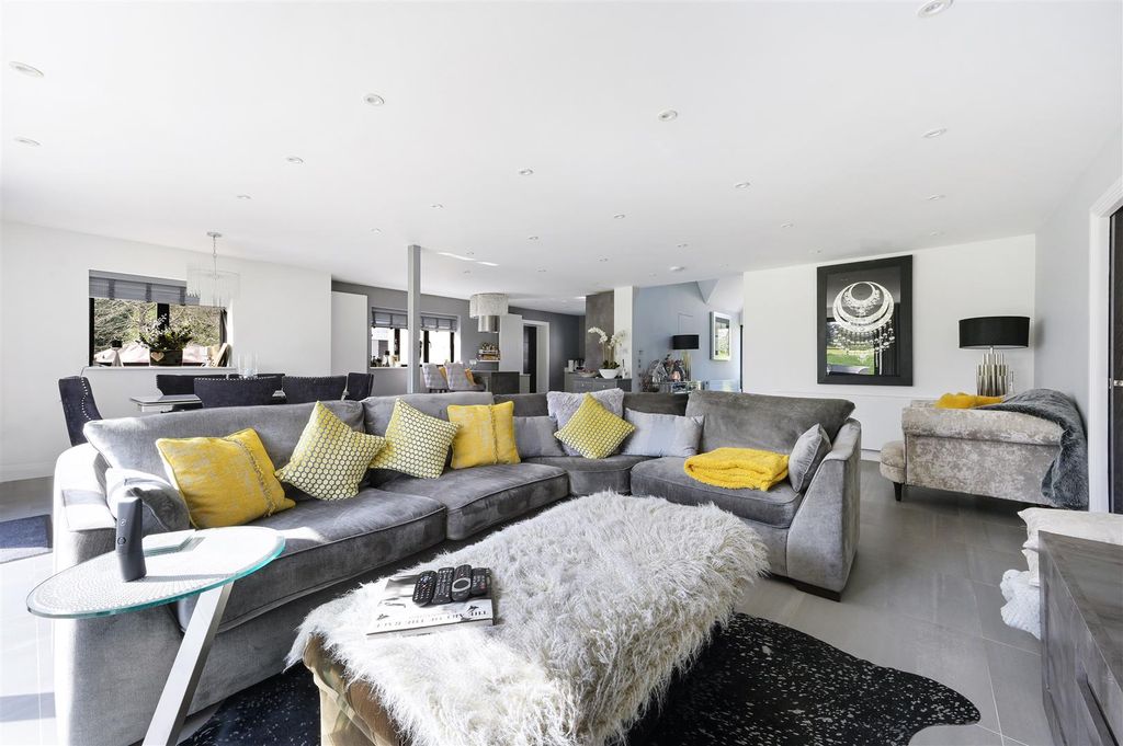 Property photo 2 of 27 Merrywood Grove, Stagholt (30 From 48)-26.Jpg