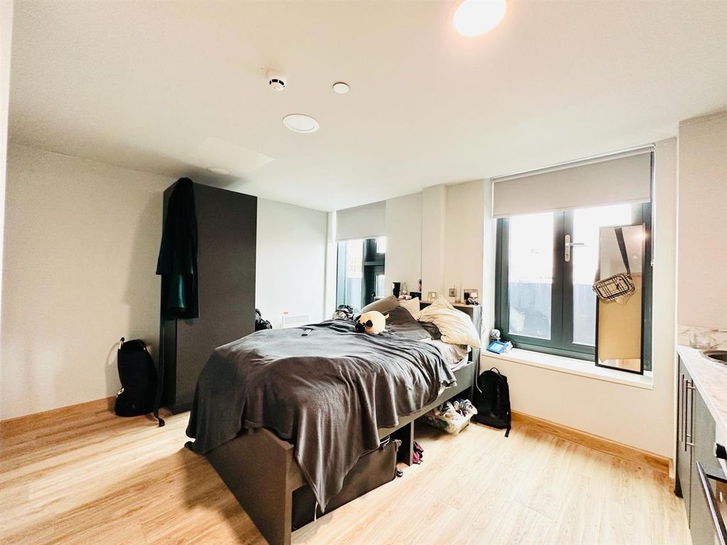 Property photo 1 of 19 Studio