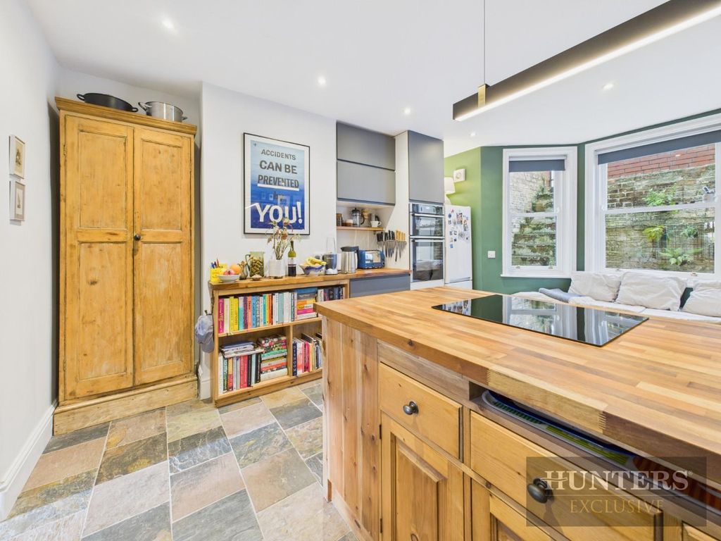 Property photo 3 of 48 Cam05316G0-Pr0294-Still035.Jpg