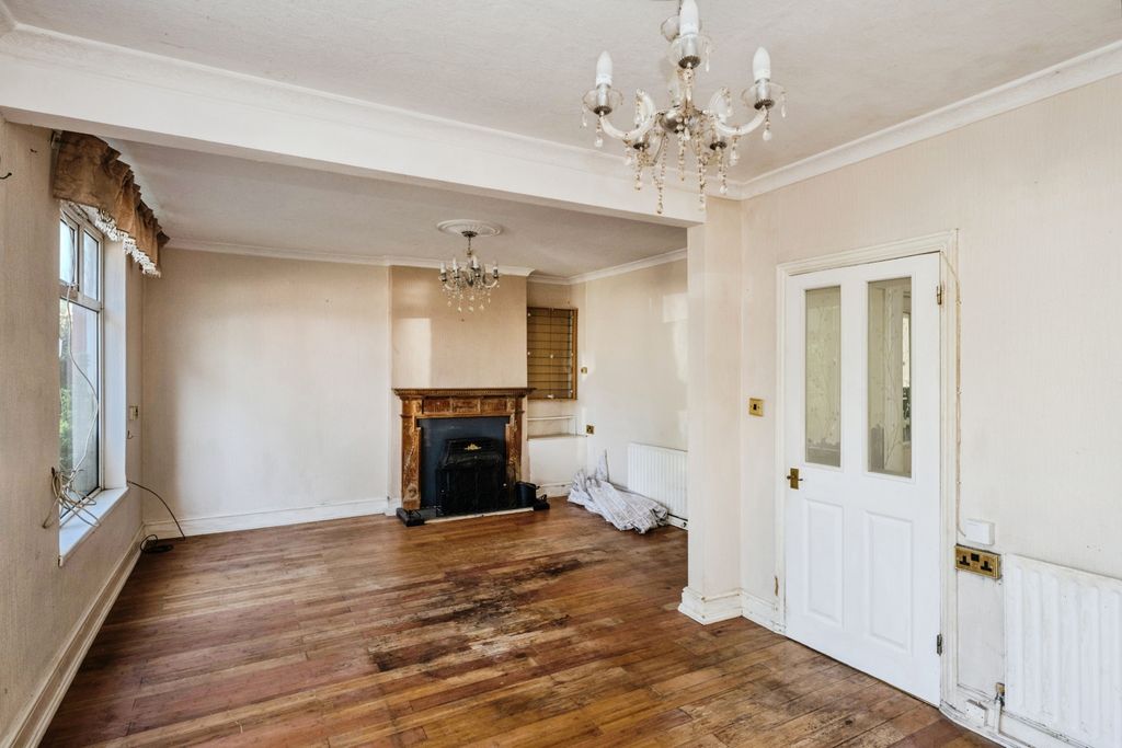 Property photo 2 of 19