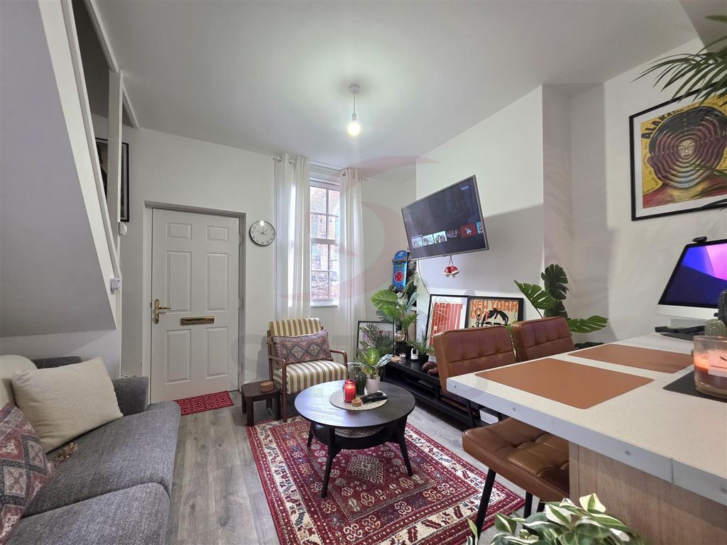 Property photo 3 of 11 Lounge Area