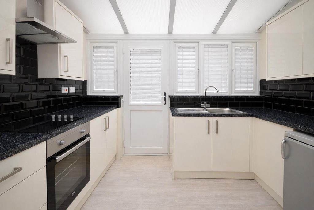 Property photo 2 of 15 K2.Png