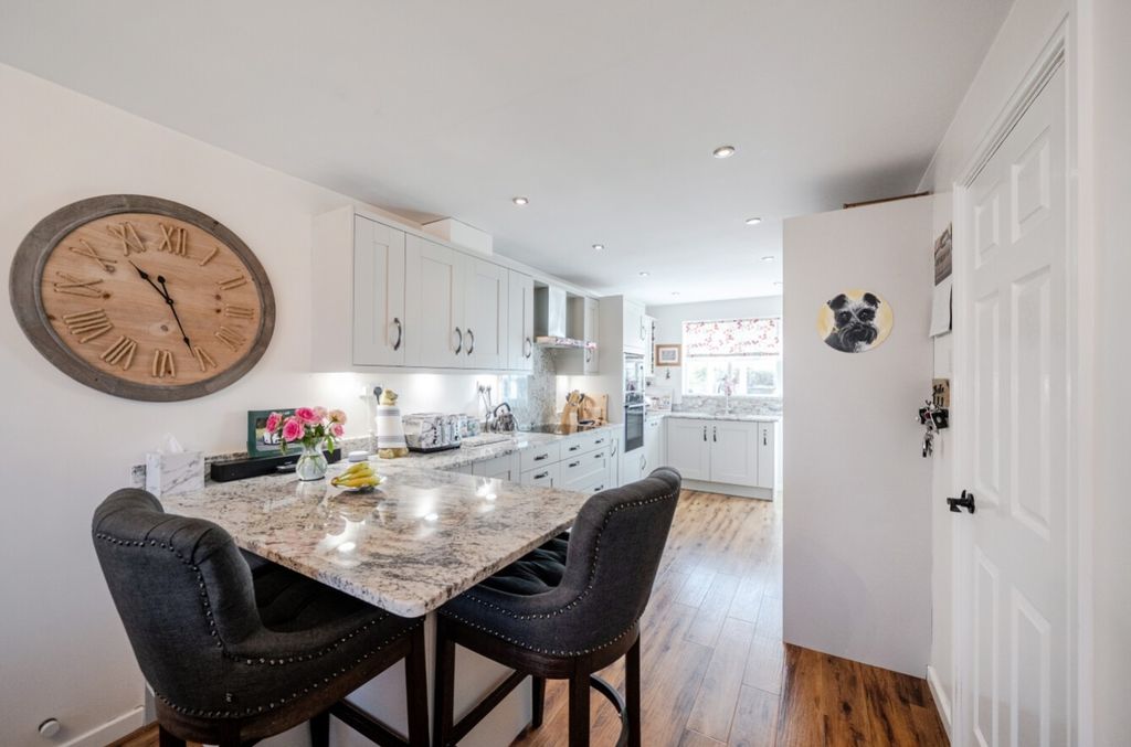 Property photo 3 of 25 Dining Area