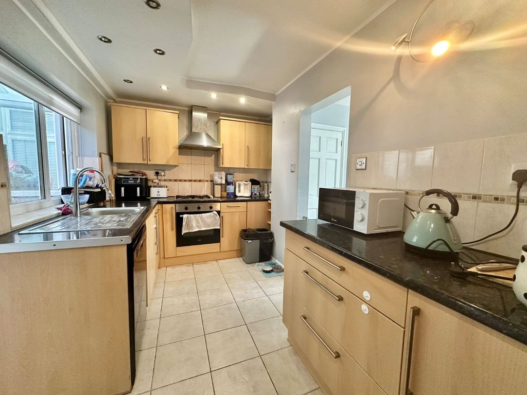 Property photo 3 of 11 Picture No. 18